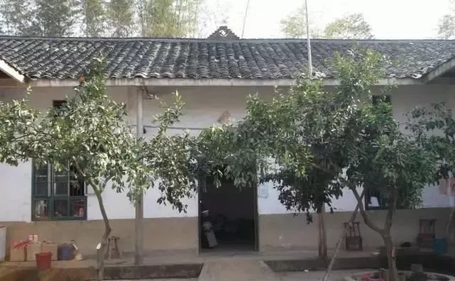 建房自述：一層帶閣樓自建房10萬搞定，養(yǎng)老真是很適合！